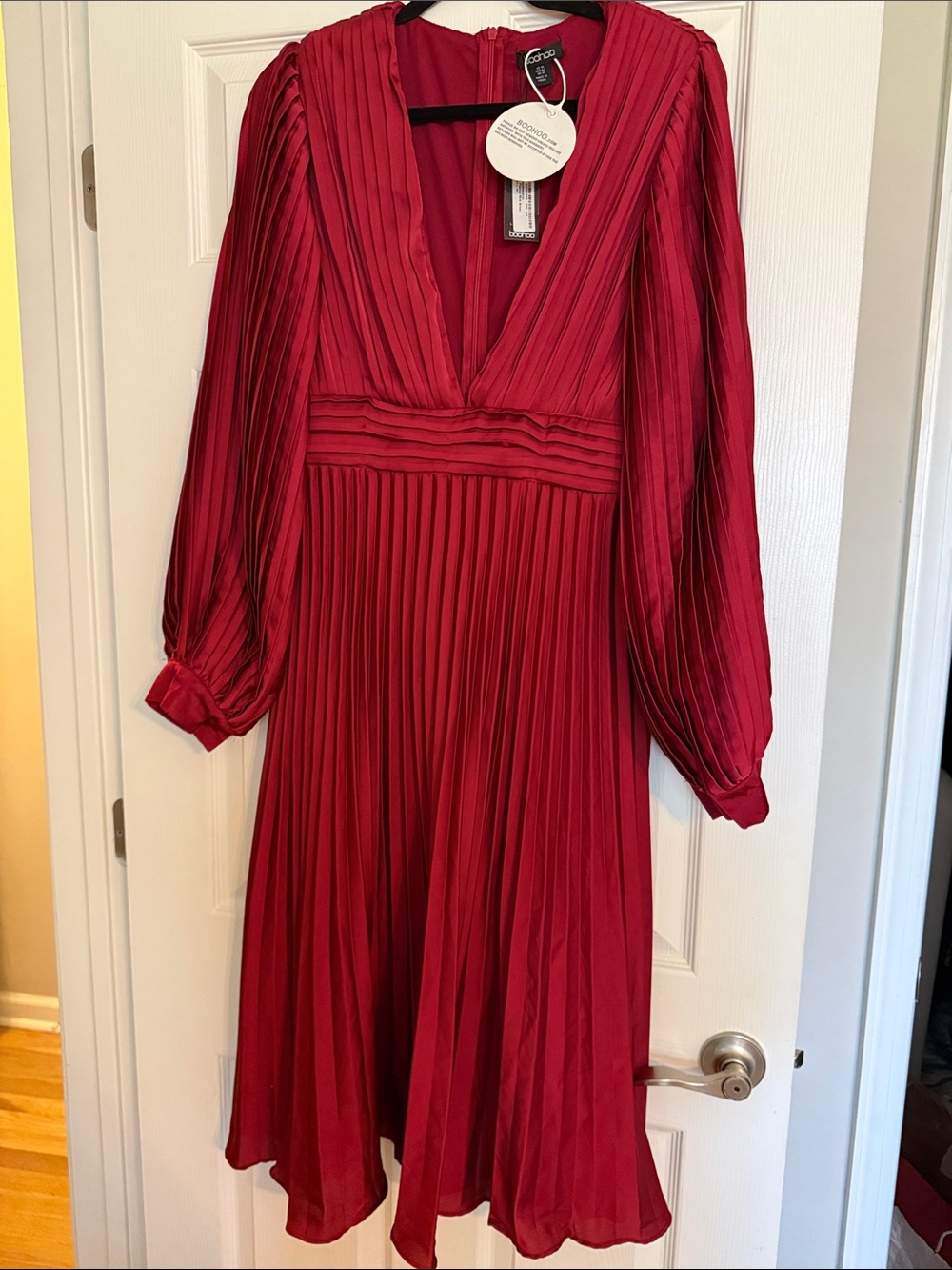 Boohoo Red Pleated Chiffon Plunge Midi Dress | Long Sleeve | NWT Size 12